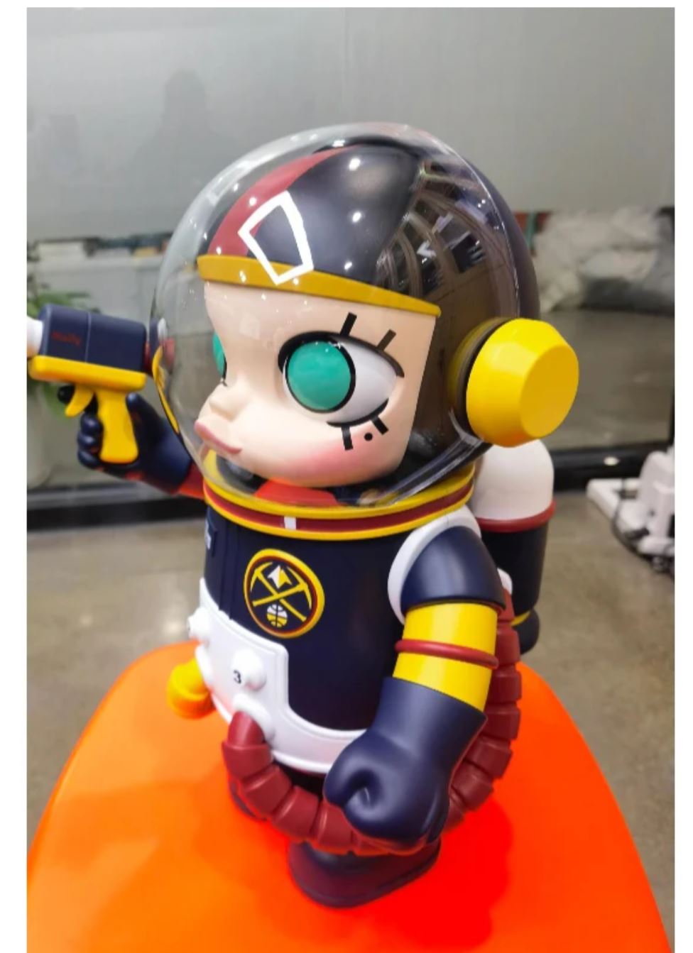 POP MART - MEGA SAPCE MOLLY 400% -NBA Denver NUGGETS -100% Authentic from POP MART.