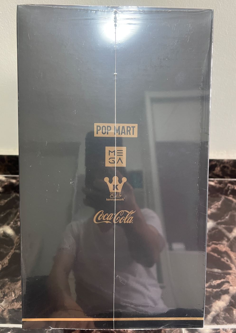 POP MART - MEGA SAPCE MOLLY 400% - COCA COLA version 1.0 -100% Authentic from POP MART
